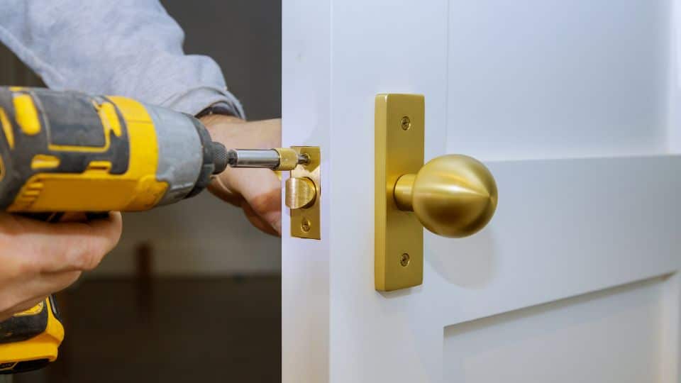 10 כלי עבודה חשובים ושימושם