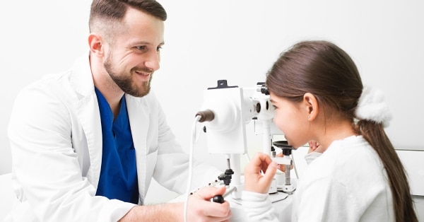 בדיקת עיניים לילד צעיר